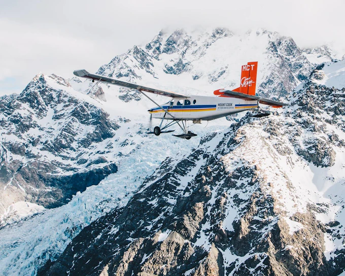 45-minutes Glacier Highlights by Helicopter or Ski Plane Flight (Product 19488)