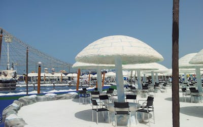 best-water-parks-in-dubai-ice-land-water-park