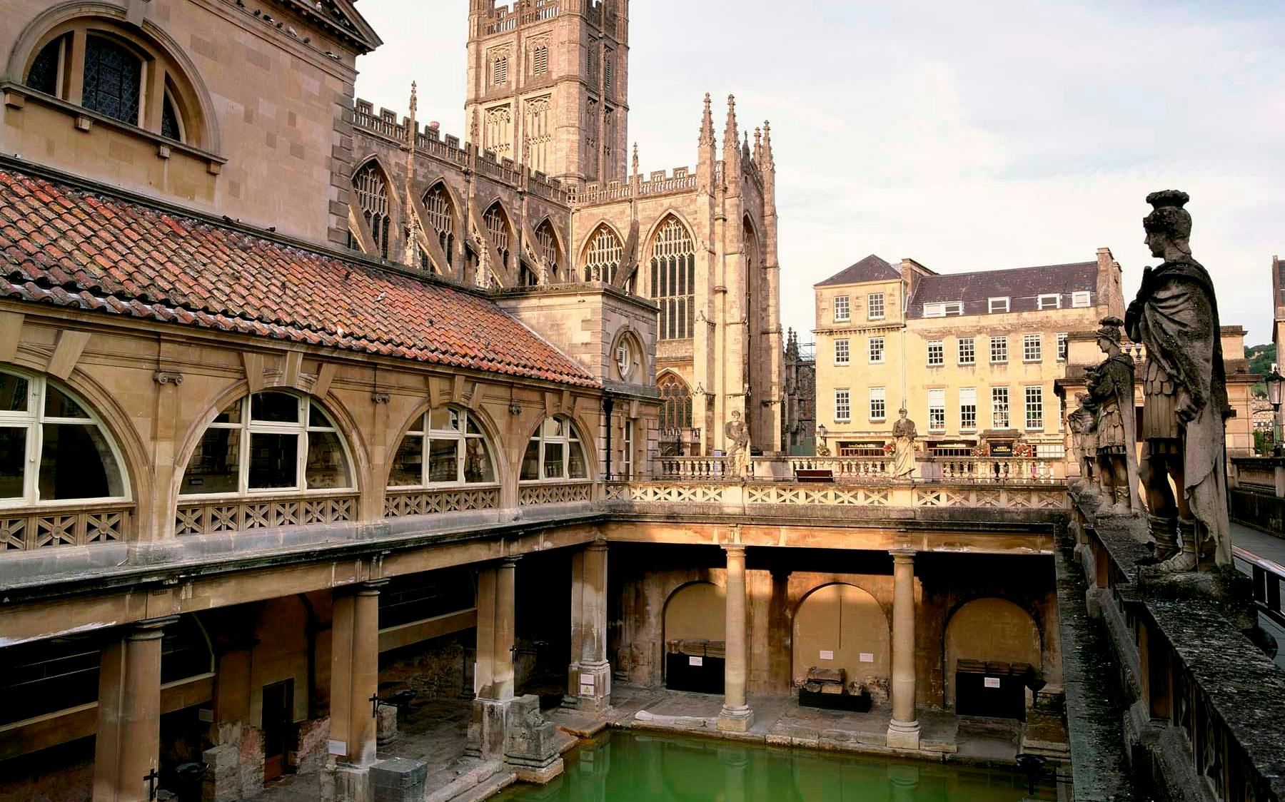 Bath the historic city in somerset. Бат Сомерсет Англия. Бат курорт в Англии. Бат Англия римские термы. Римские термы в городе бат.