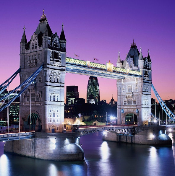 8 top-rated restaurants around the Tower Bridge to eat at!