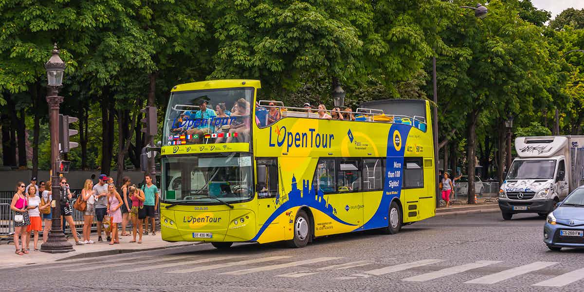 paris on a budget - paris hop on hop off