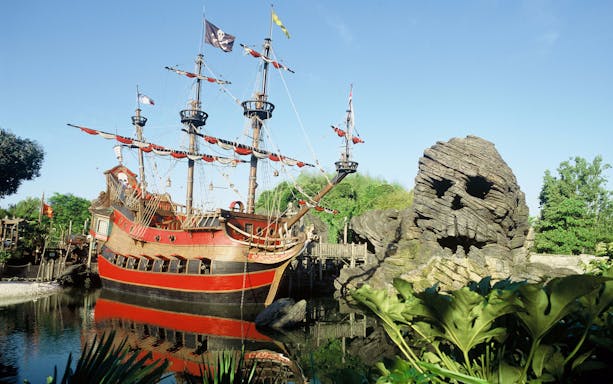 Pirate ship and skull rock at Disneyland Paris adventure area.