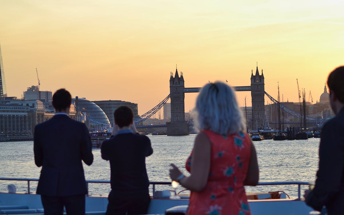 evening cruise on river thames-3 evening cruise on river thames-3