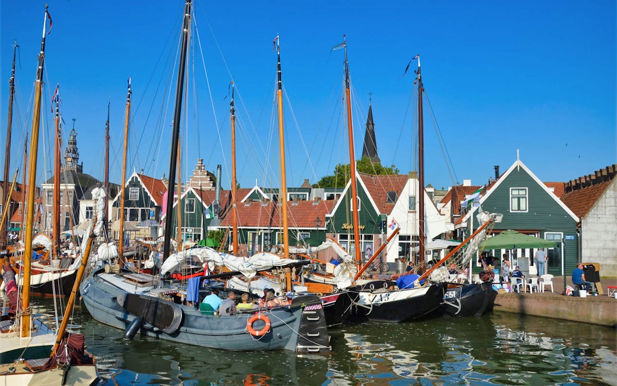 small group half day trip to volendam & edam-2 small group half day trip to volendam & edam-2