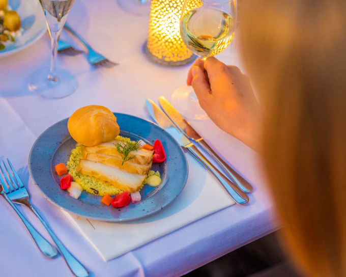 Amsterdam: 2-Hour Dinner Cruise with 4-Course Menu and Drinks