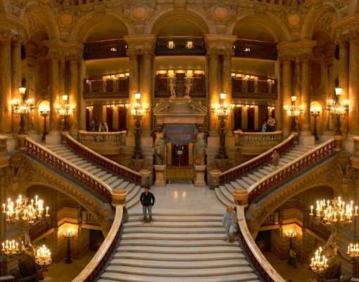 emily in paris luoghi parigi