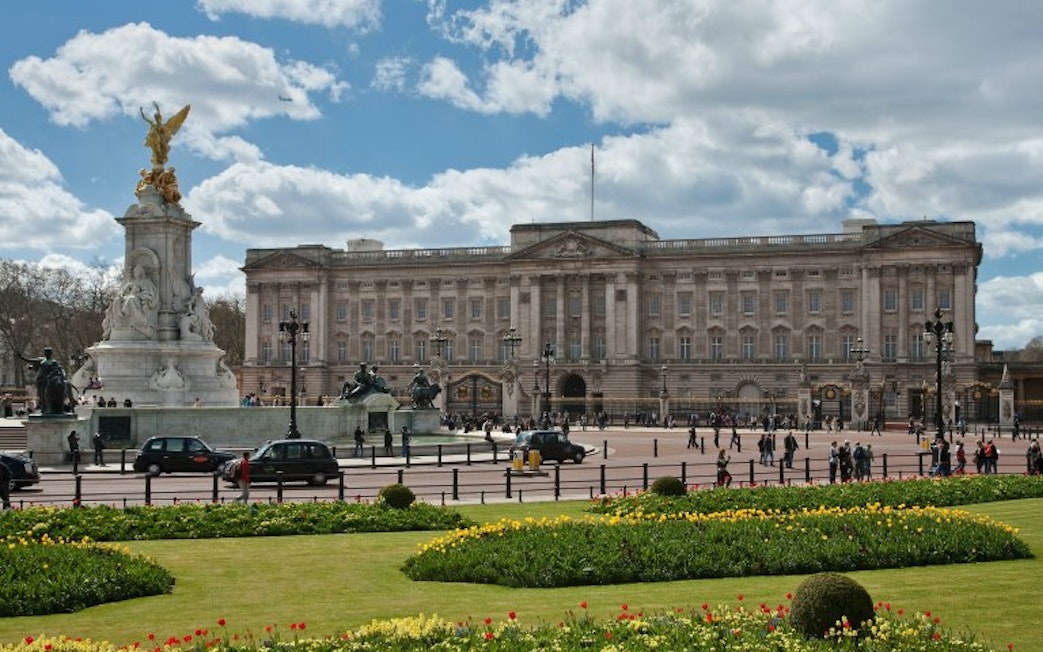 Buckingham Palace and Victoria Memorial in London.