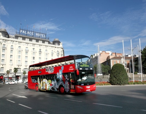 Hop-on Hop-off Stadtrundfahrt