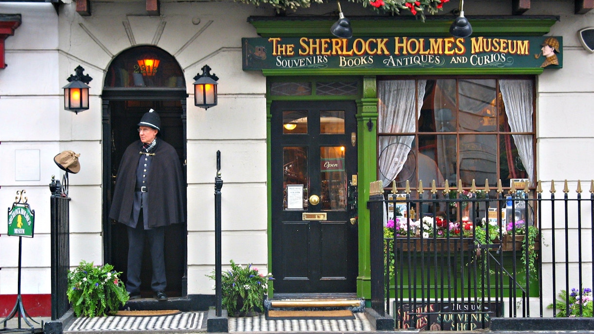 Sherlock Holmes Museum entrance with a guard in London.