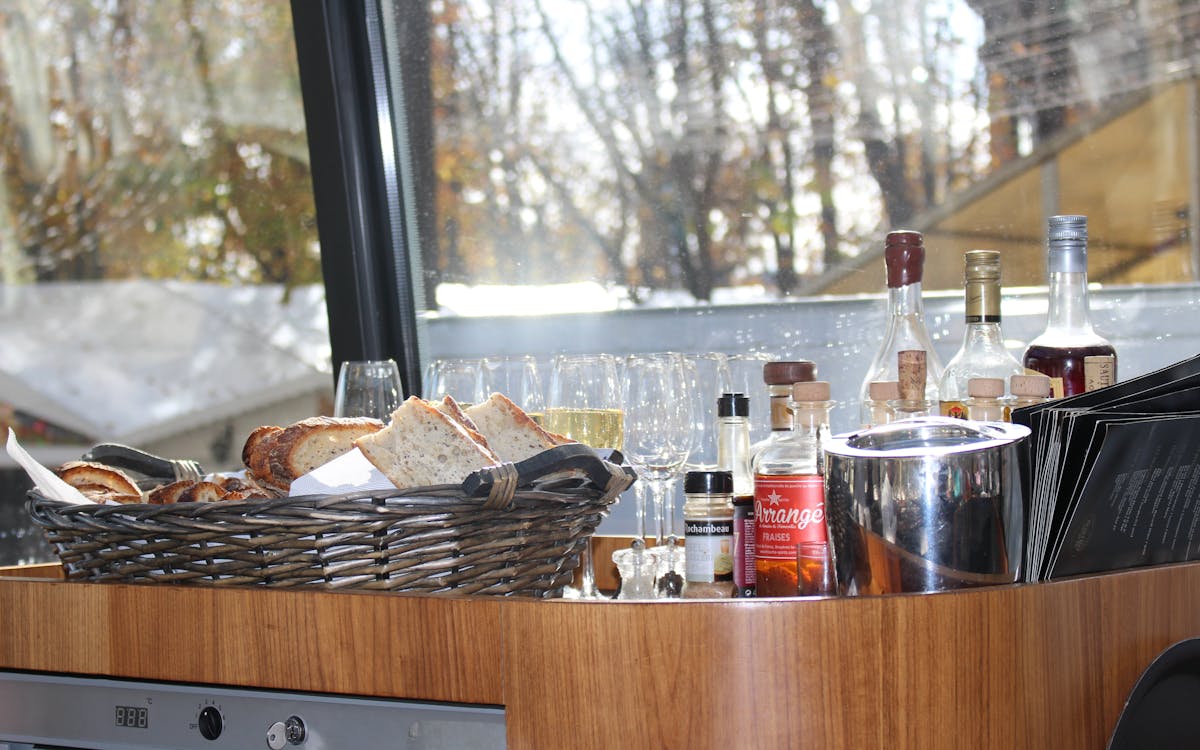 bustronome gourmet lunch on luxury panoramic coach tour-3 bustronome gourmet lunch on luxury panoramic coach tour-3