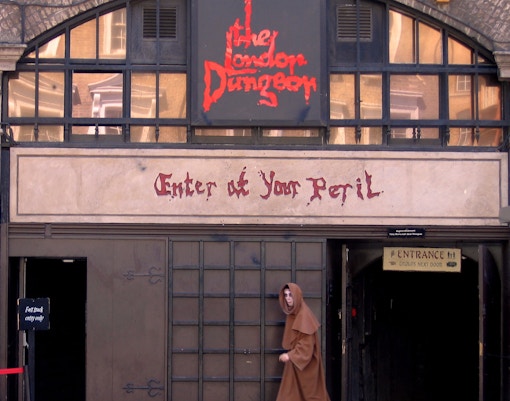 London Dungeon entrance with costumed actor, part of Crime Tour Combo-5 experience.