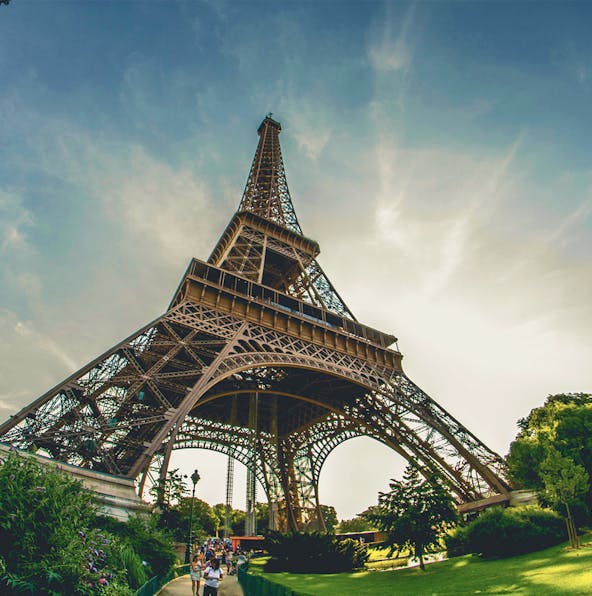 Eiffel Tower stairs vs lifts – Which one you should take?