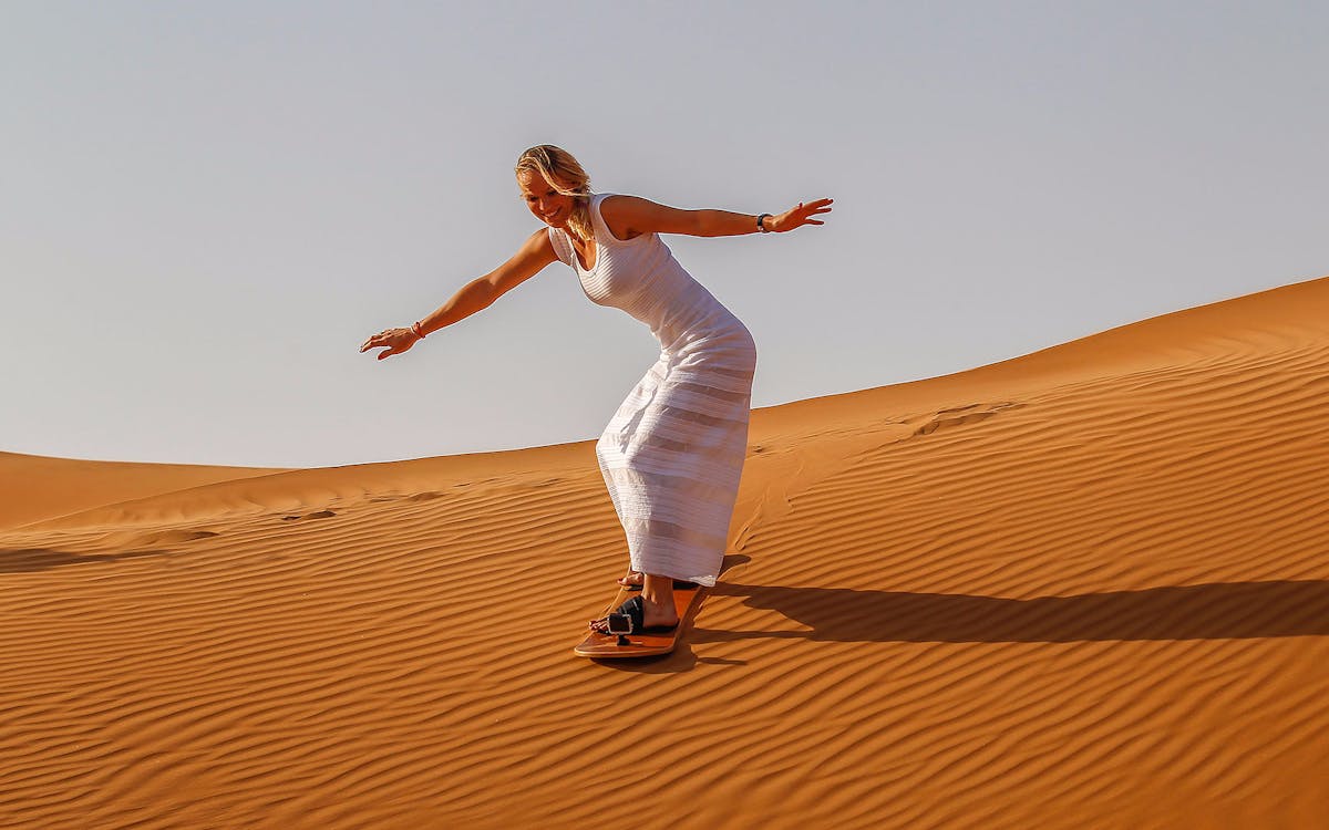 sandboarding in Dubai