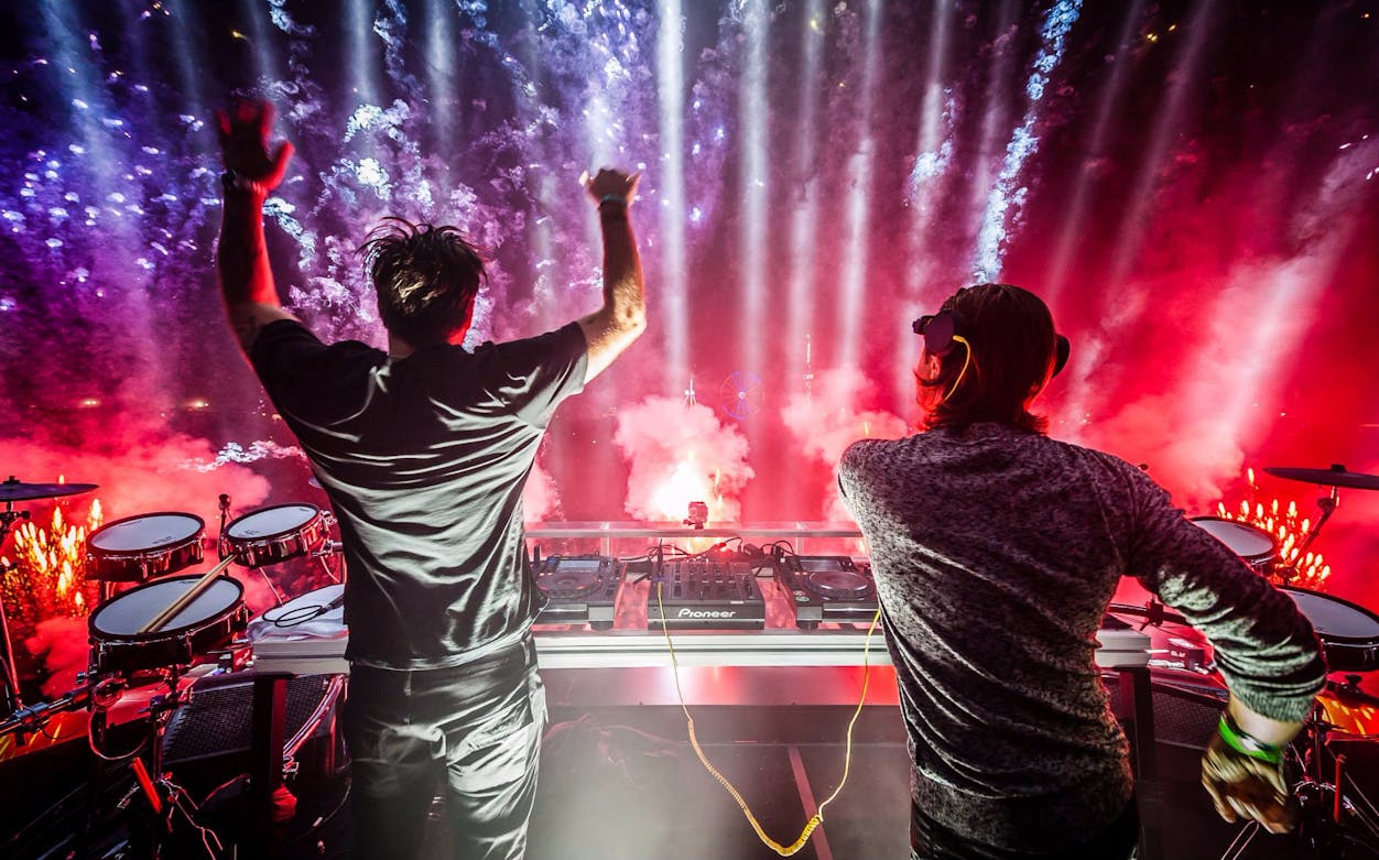 DJs performing with vibrant lights and smoke at Envie Events NYE 2017 featuring Axwell and Ingrosso.