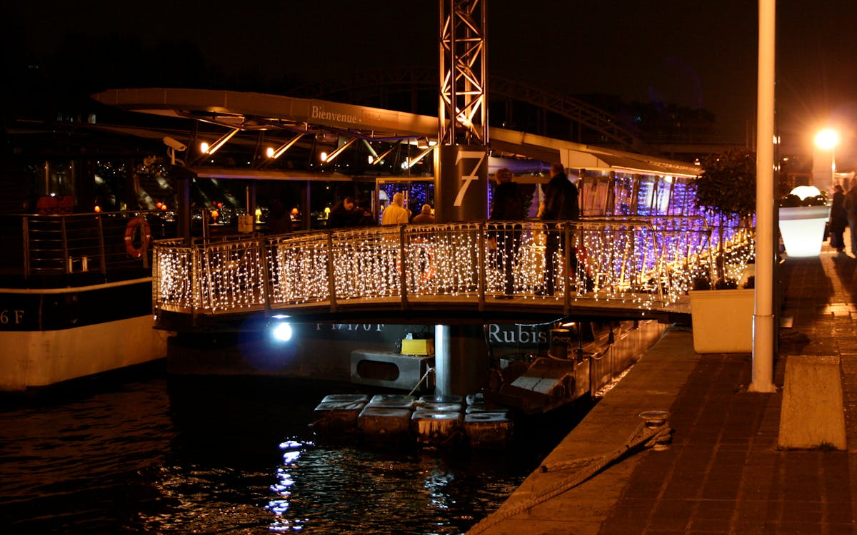 new year's eve: illuminations tour & dinner cruise - la marina-3 new year's eve: illuminations tour & dinner cruise - la marina-3