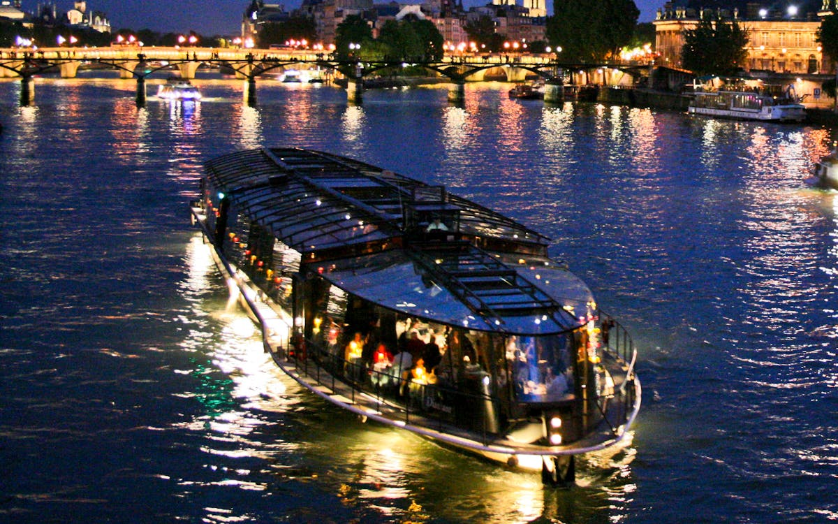 new year's eve: illuminations tour & dinner cruise - la marina-2 new year's eve: illuminations tour & dinner cruise - la marina-2