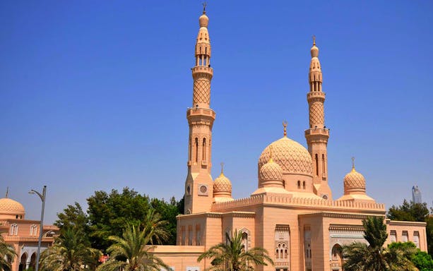 Jumeirah Mosque with palm trees in Dubai, part of the Dubai City Tour & Burj Khalifa Tickets Combo.